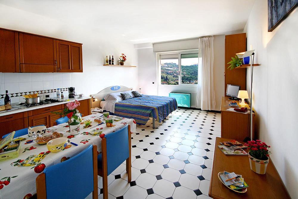 Residence Hotel Edy Imperia Eksteriør billede